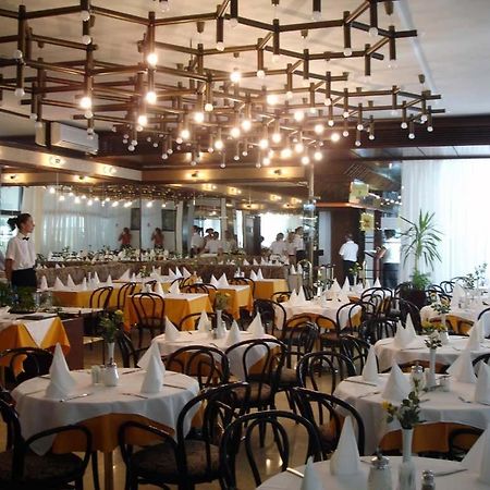 奥米沙利 Depadansa Marina & Primorka酒店 外观 照片