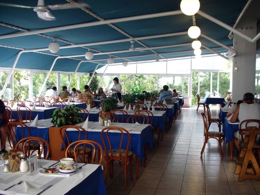 奥米沙利 Depadansa Marina & Primorka酒店 外观 照片